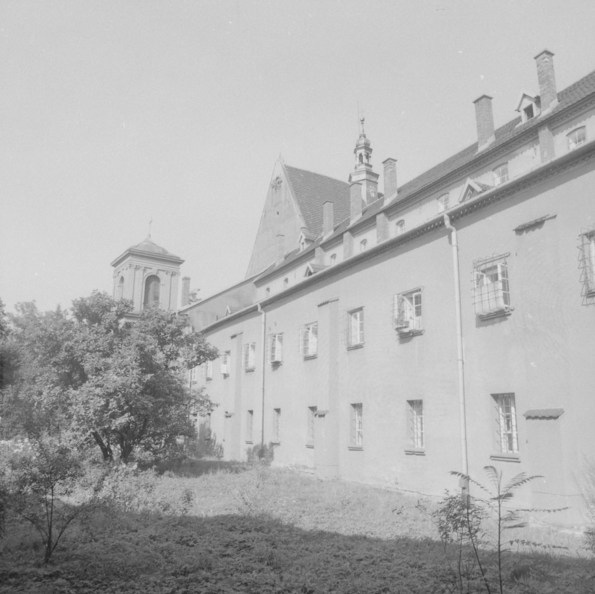 klasztor ss. Mniszek Benedyktynek - elewacja południowo - zachodnia, skan 1