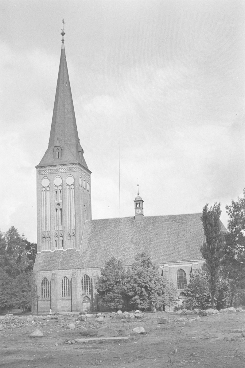 kościół św. Jana - widok ogólny, skan 1