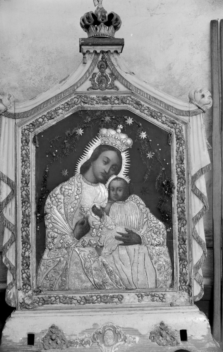 Bazylika Wniebowzięcia NMP i św. Michała Archanioła - wnętrze: feretron z obrazem Matki Boskiej., skan 1