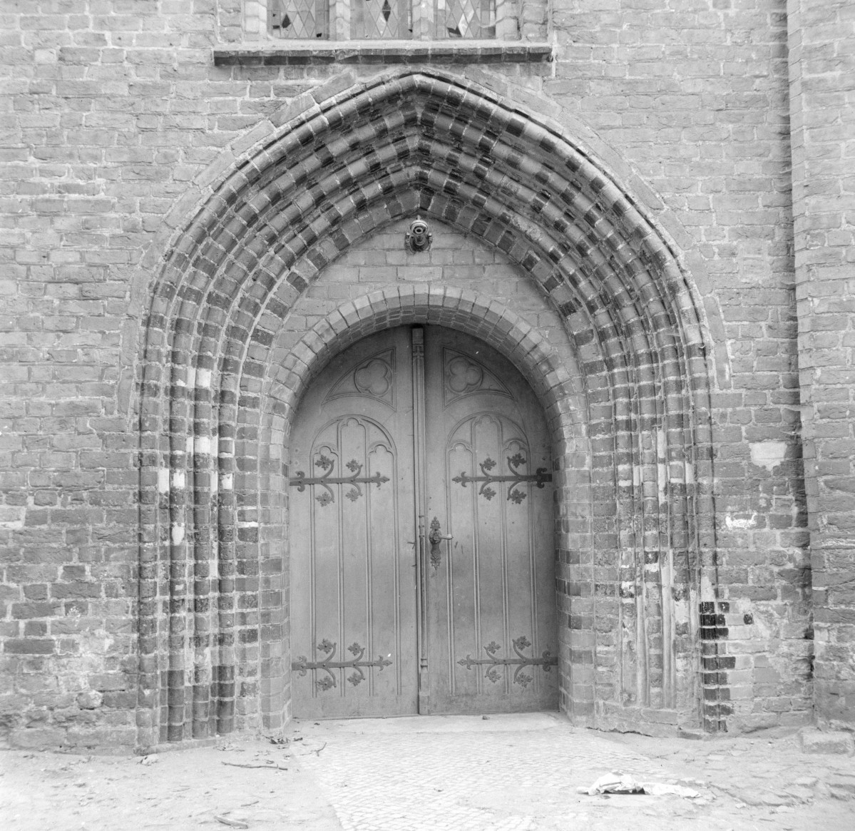 kościół Mariacki - elewacja, portal, archiwolta, skan 1
