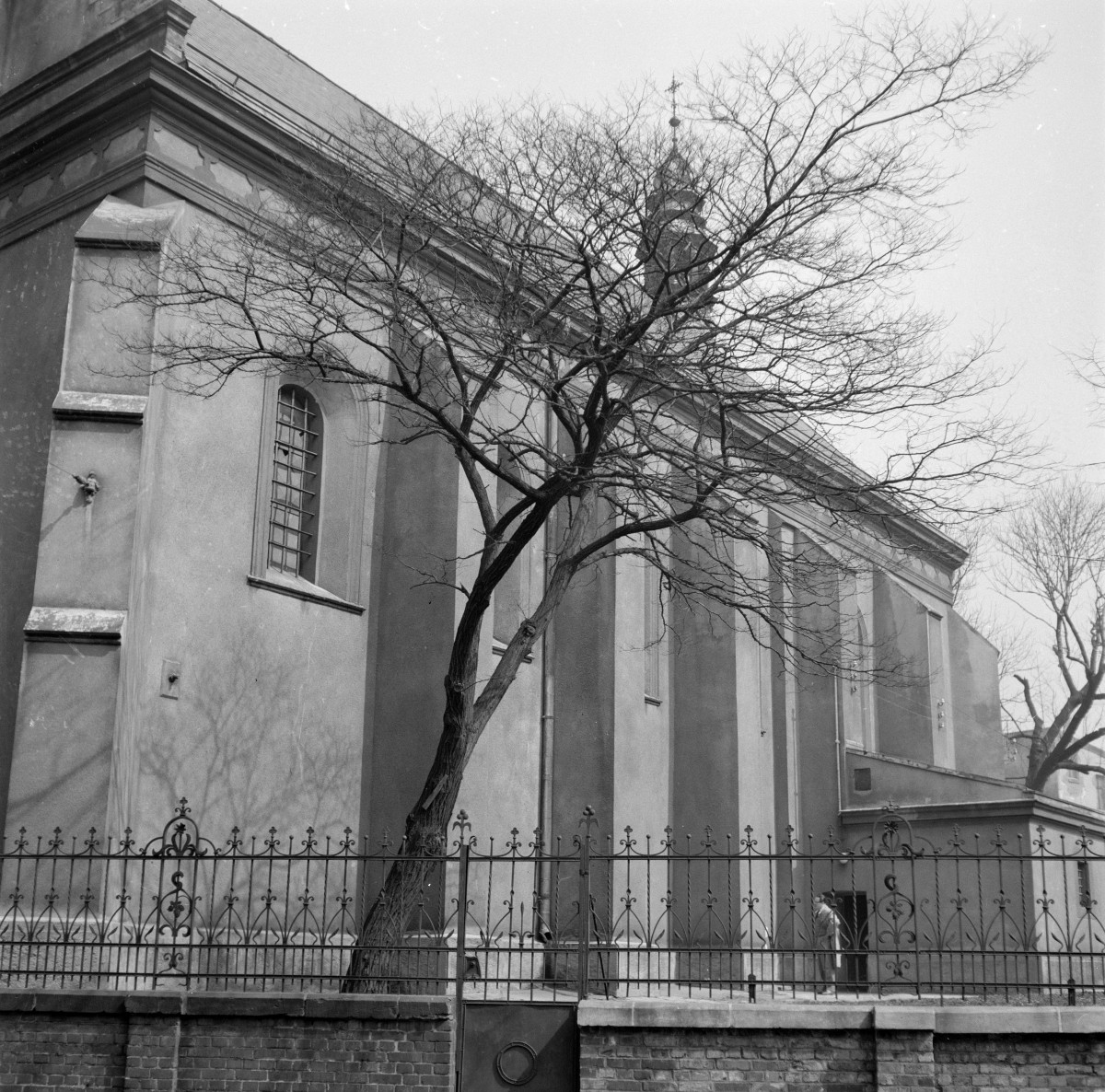Kościół Narodzenia Najświętszej Maryi Panny - elewacja prezbiterium, skan 1