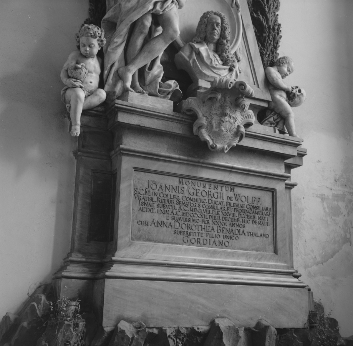 bazylika św. Elżbiety - fragment pomnika nagrobnego Johanna Georga von Wollffa, skan 1