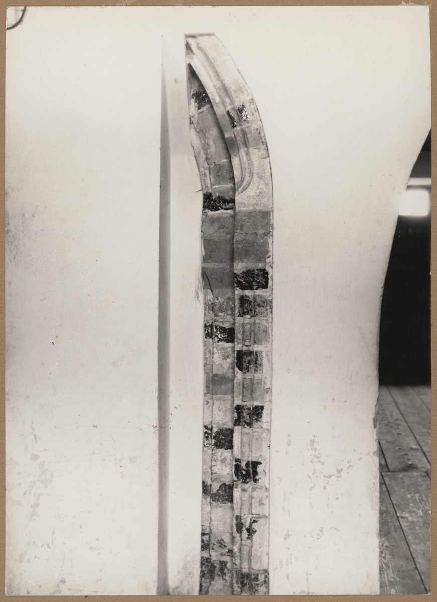 Zespół klasztorny Dominikanów - fragment portalu klasztornego, skan 1