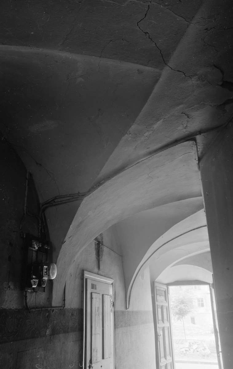 kamienice - sień, skan 1