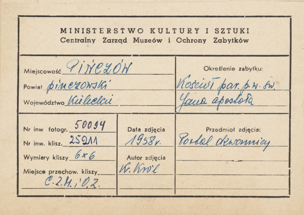 Kościół parafialny - widok na portal - metryczka, skan 1