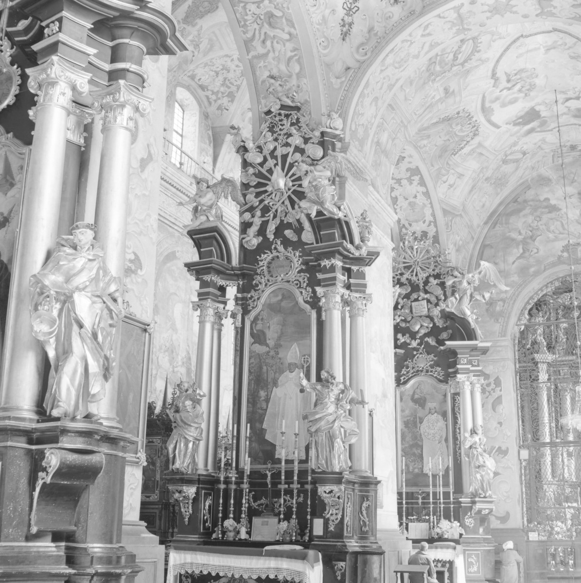 bazylika pw. Zwiastowania Najświętszej Marii Panny - wnętrze: ołtarz Św. Stanisława, A. Osiński, skan 1