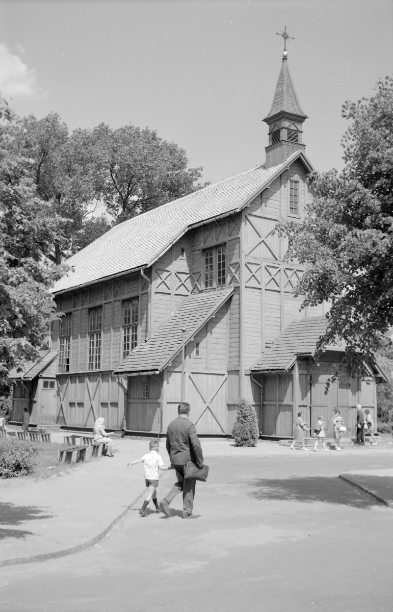 kościół pw. św. Wincentego à Paulo - elewacja frontowa, skan 1