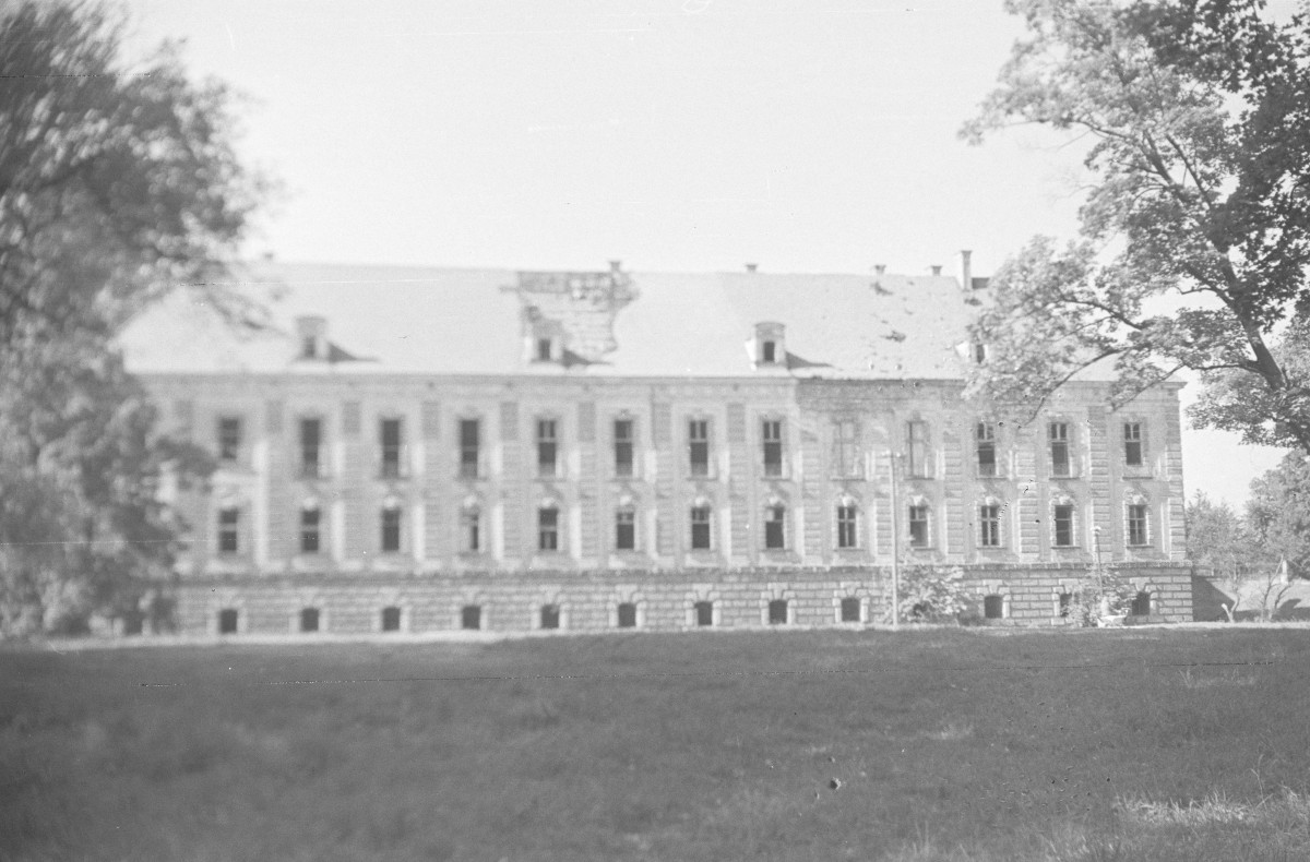 pałac barokowy Lobkowitzów - elewacja, skan 1