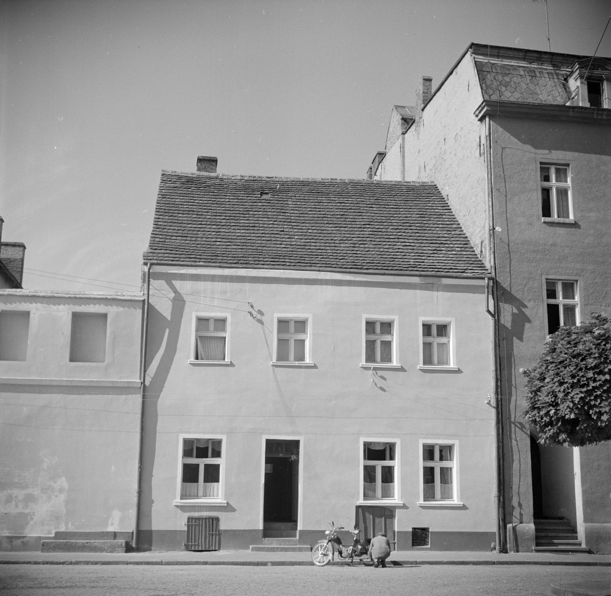 kamienica - elewacja frontowa, skan 1