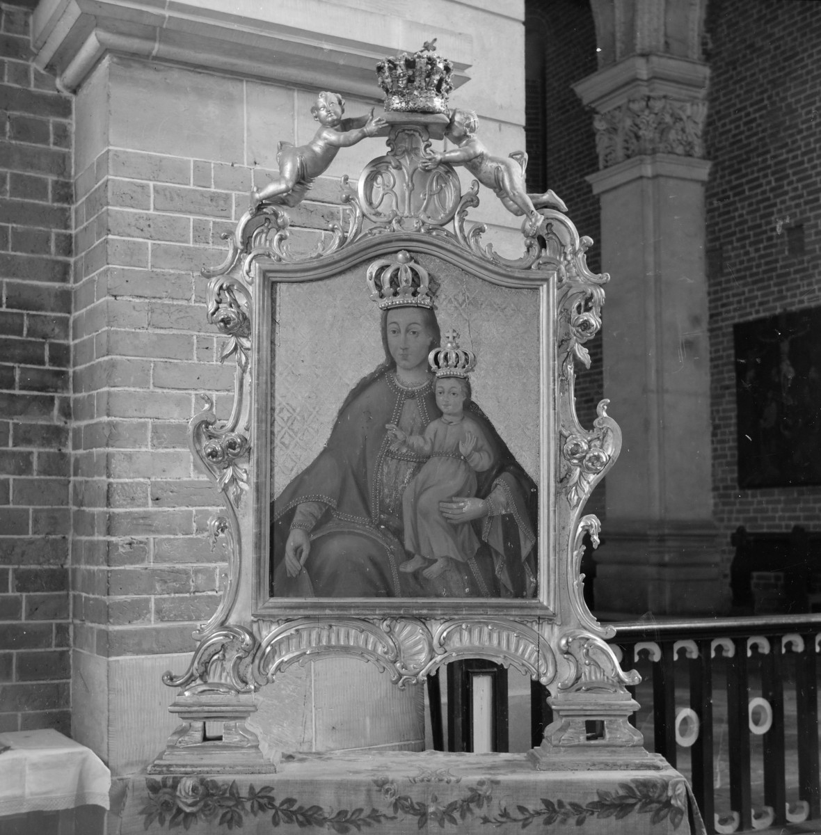 zespół klasztorny Dominikanów, kościół pw. św. Jakuba - wnętrze: feretron, skan 1