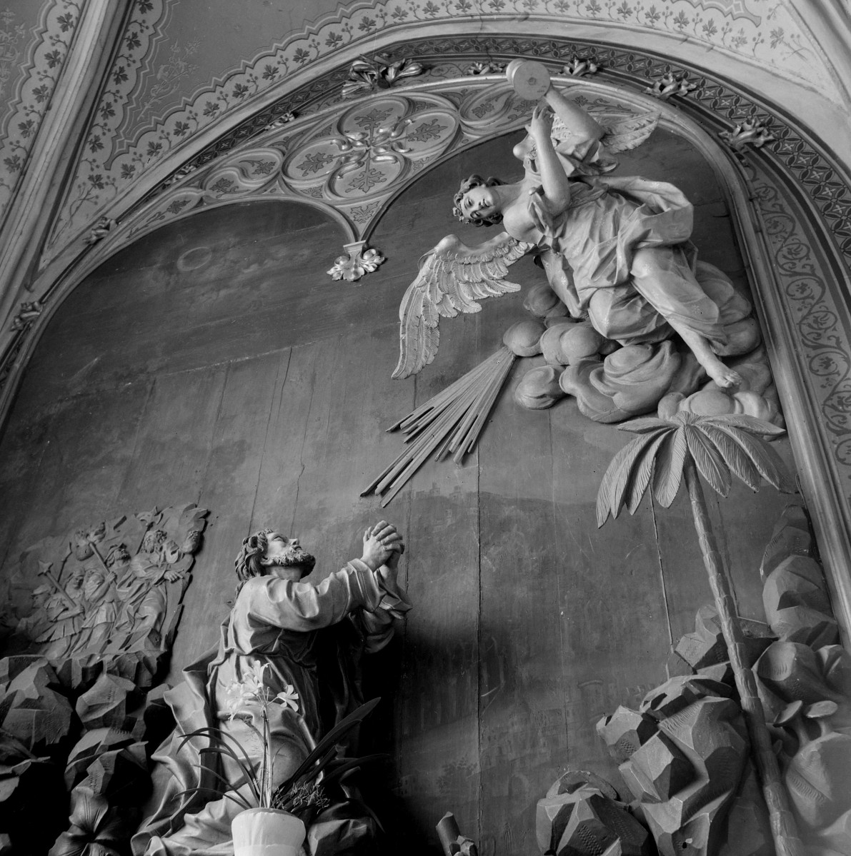 kościół parafialny pw. św.św. Piotra i Pawła - wnętrze: kaplica północna, ołtarz ze sceną Ogrójca, skan 1