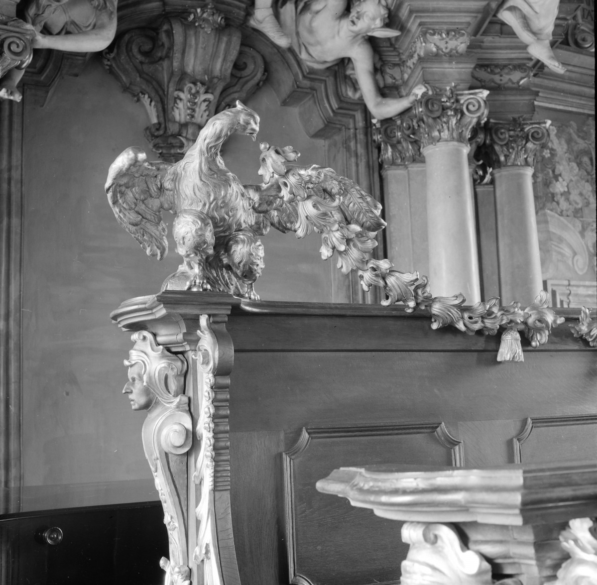kolegium jezuickie, ob. Uniwersytet Wrocławski - wnętrze: aula Leopoldina - fragment katedry, skan 1