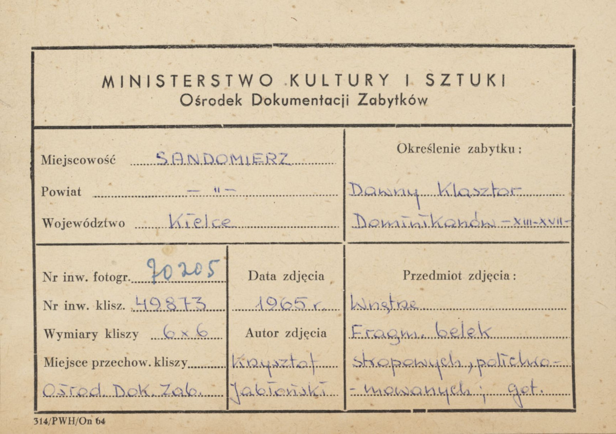 Zespół klasztorny Dominikanów -  widok belek z polichromią  - metryczka, skan 1