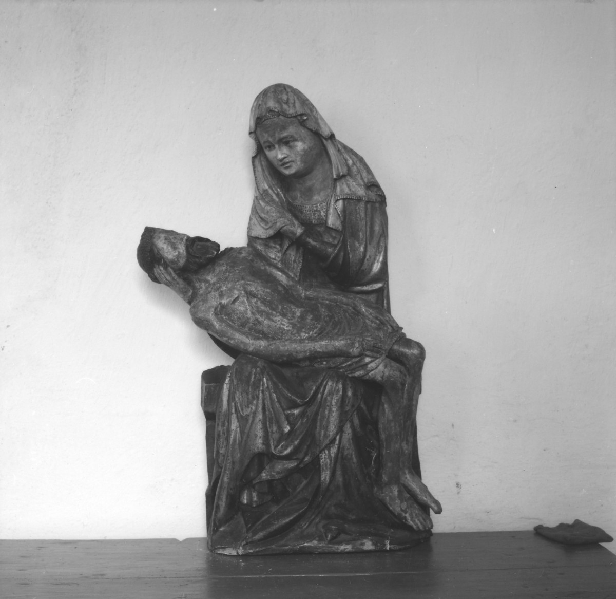Opactwo Benedyktynek - kościół - wnętrze: pieta, skan 1