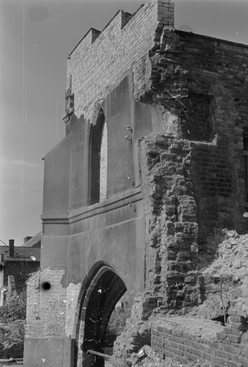 ratusz - fragment elewacji, skan 1