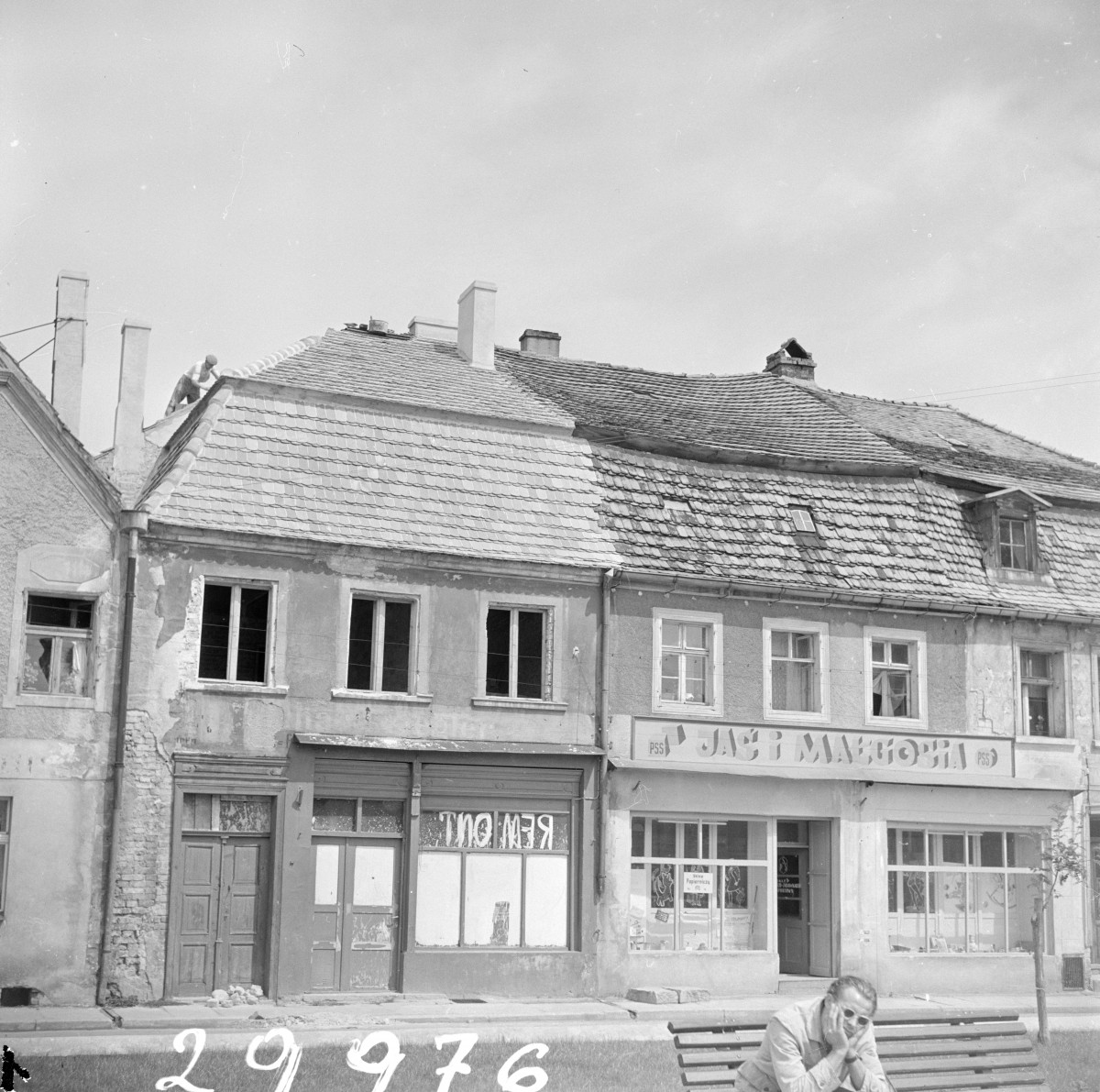 kamienica - elewacja frontowa, skan 1