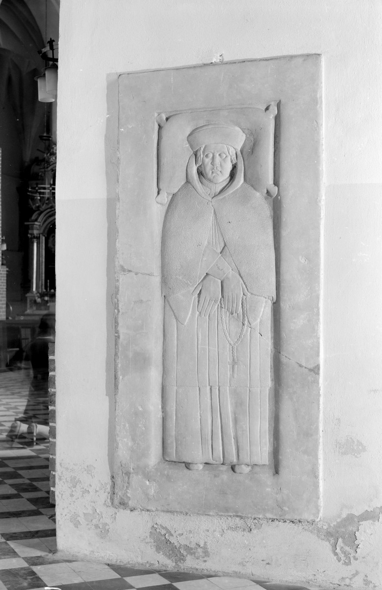 katedra św. Michała Archanioła - wnętrze: nagrobek J. Wojsławskiego, skan 1