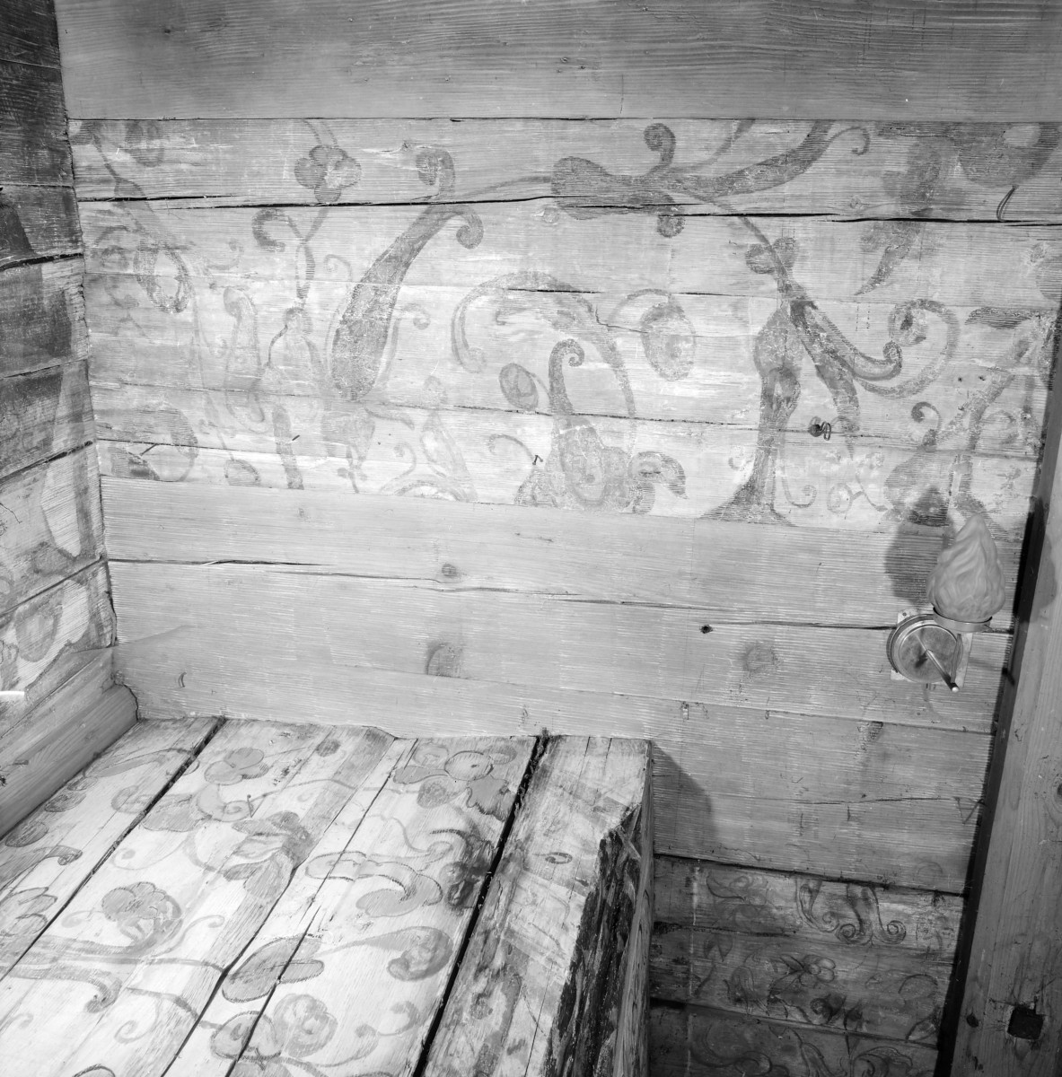 kościół pw. św. Michała Archanioła - nawa główna - zaskrzynienie południowe - fragment polichromii, skan 1