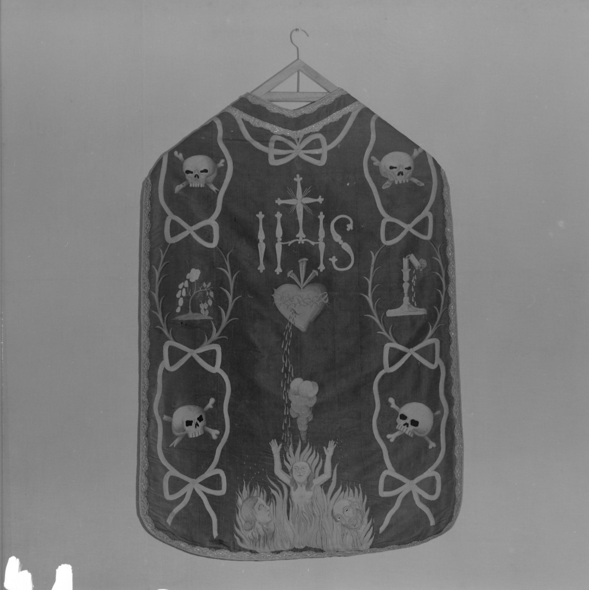 Skarbiec Katedralny - Ornat. Haft Polski XVIII. Całość, tył., skan 1