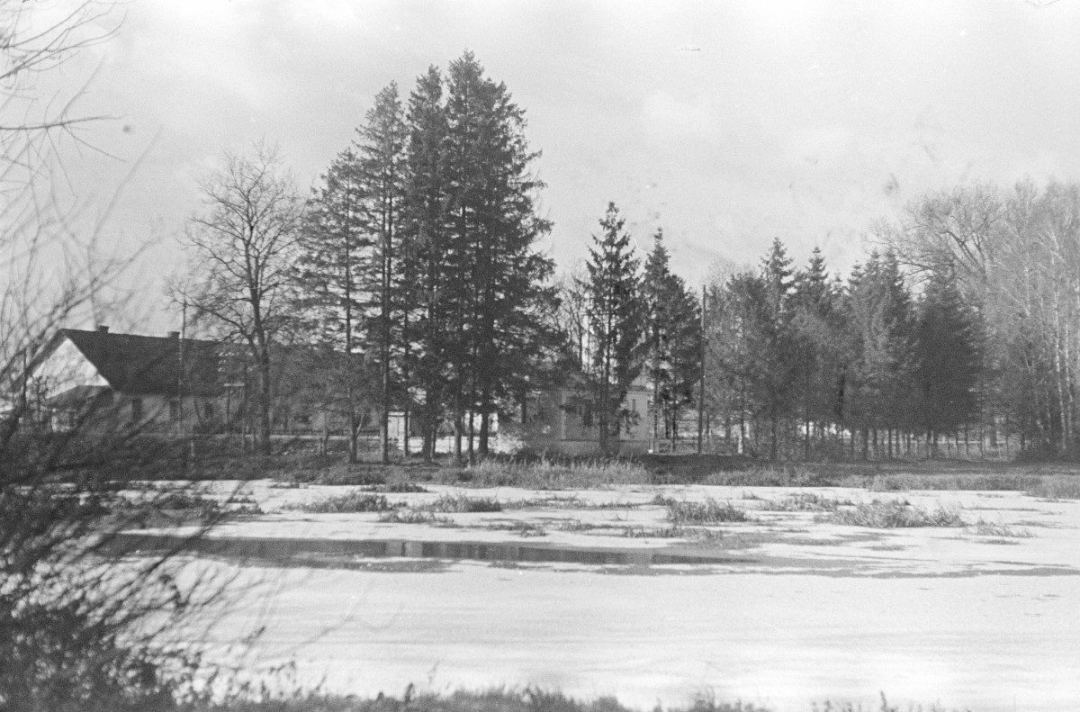 dwór Koźmianów - park krajobrazowy - brama wjazdowa od strony ulicy, skan 1
