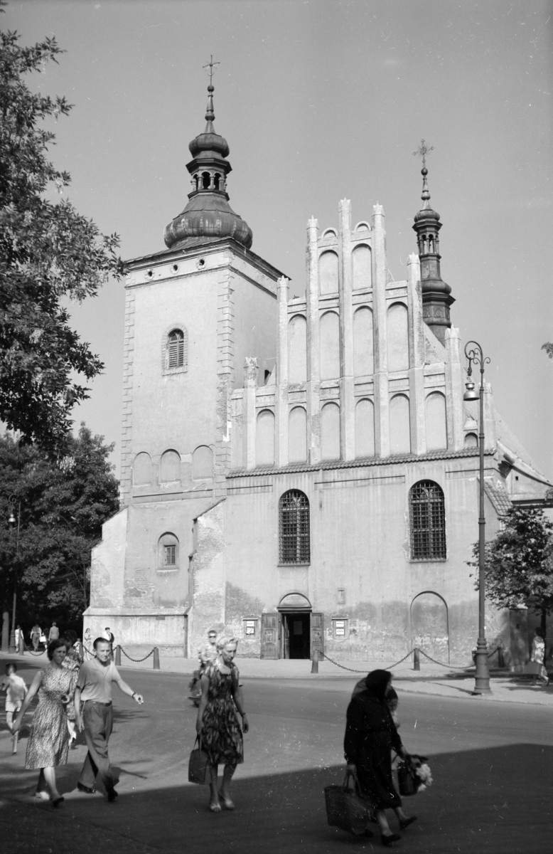 Kościół Matki Bożej Zwycięskiej - elewacja zach. , skan 1