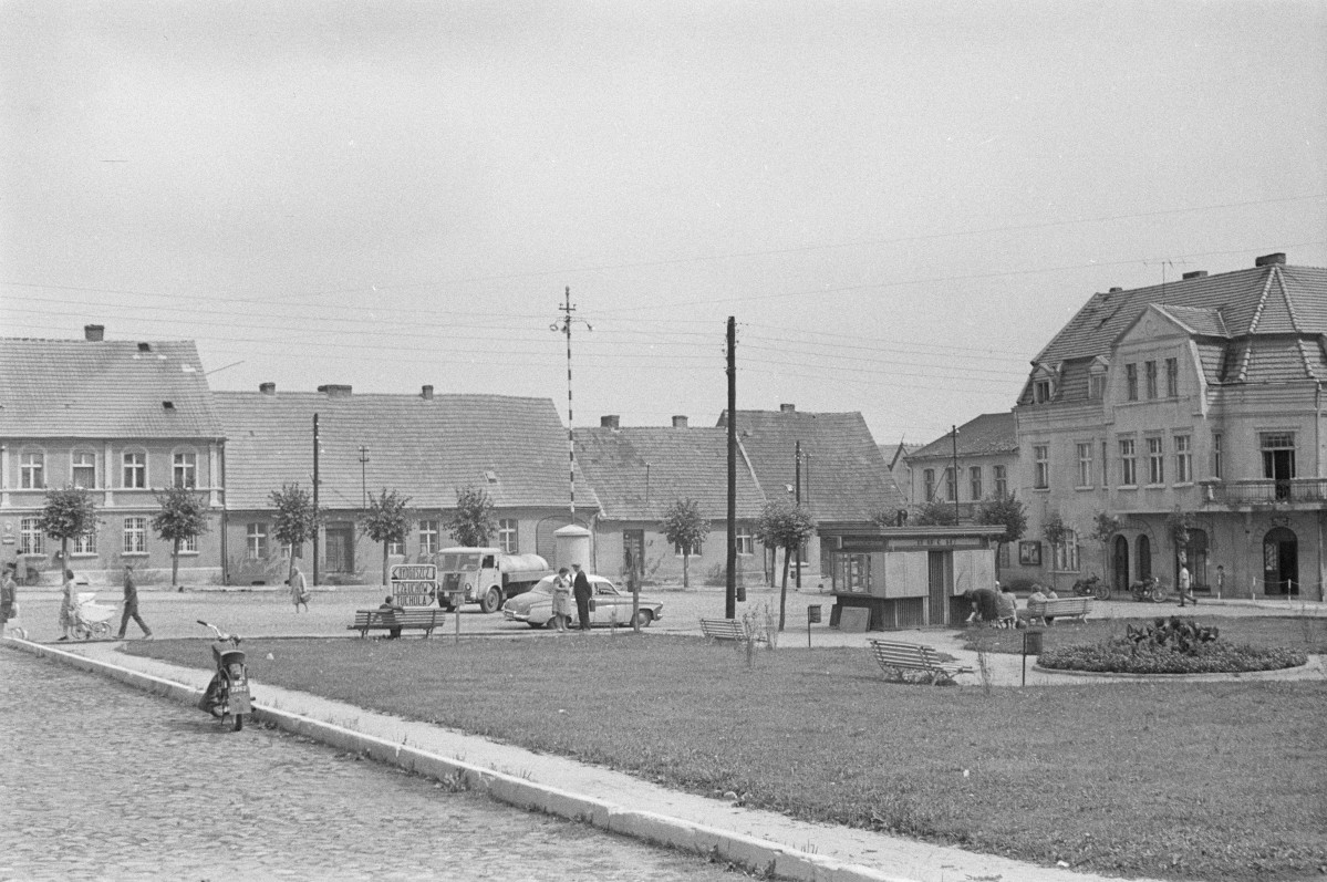 zabudowa miejska - elewacja, widok ogólny, skan 1