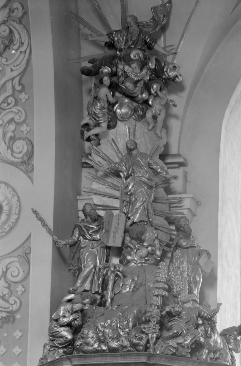 kościół pw. Jana Chrzciciela - Sanktuarium Matki Bożej Grodowieckiej – Jutrzenki Nadziei - wnętrze - ambona - fragment - zwieńczenie, skan 1
