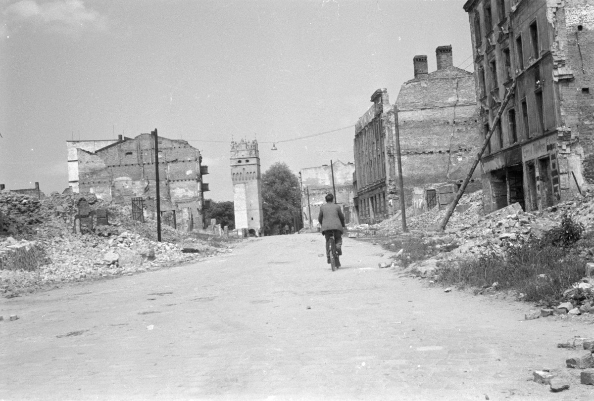 wieża Wrocławska - bramna, skan 1