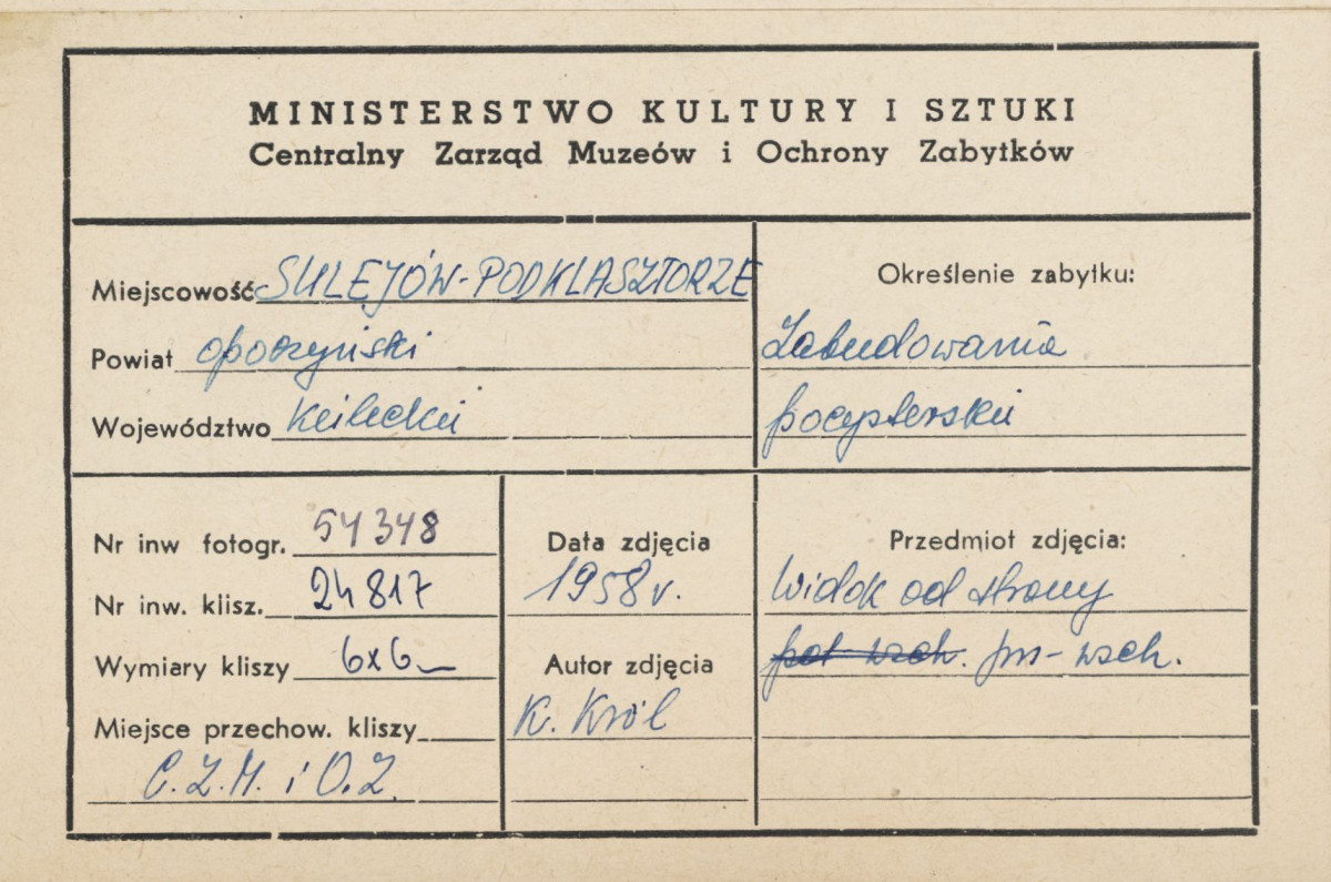 Zespół opactwa cystersów - widok od strony płd. - wsch. na wieże - Muzyczną i Krakowską oraz przyległe budynki gospodarcze - metryczka, skan 1