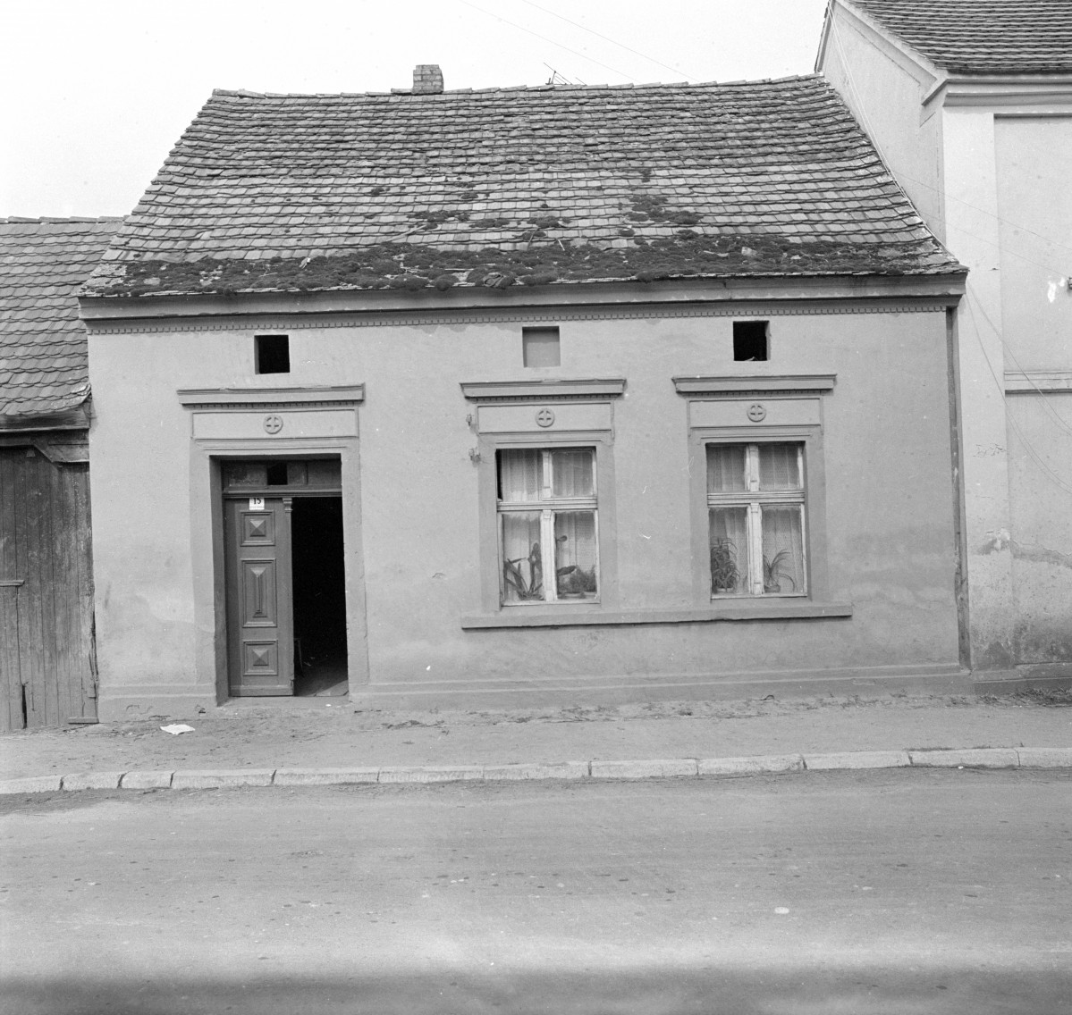 dom mieszkalny - elewacja frontowa, skan 1