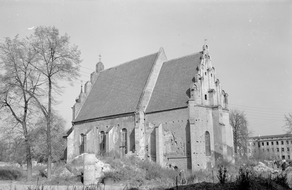 kościół franciszkanów, ob. ewangelicki pw. św. Barbary - widok od południowego-wschodu, skan 1