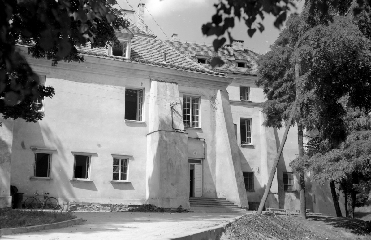 dwór - widok od wschodu, skan 1