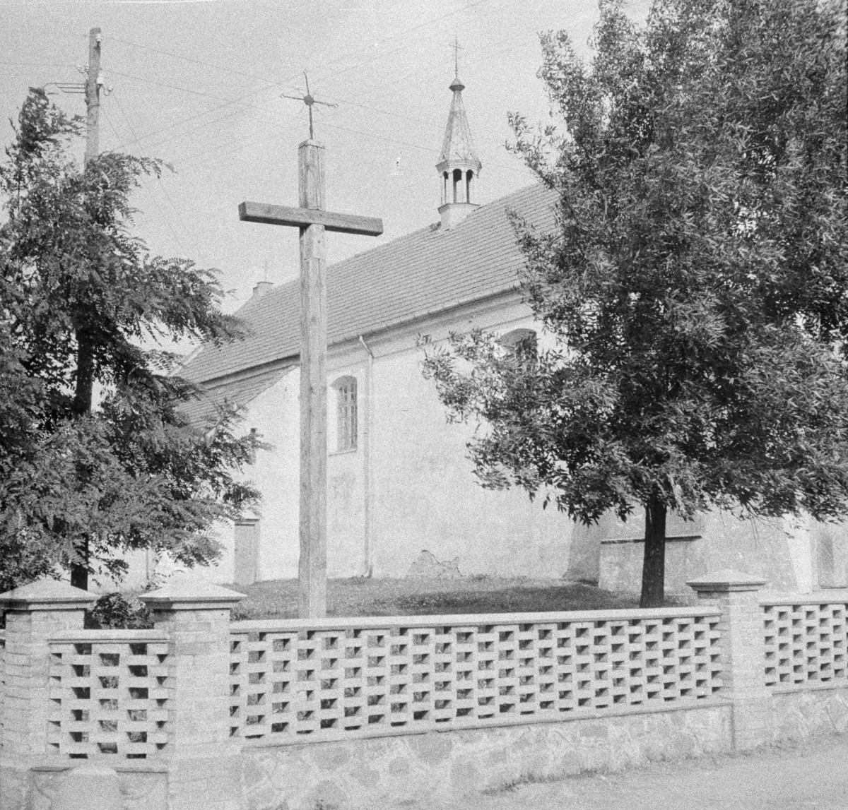kościół klasztorny karmelitów, ob. pomocniczy pw. Najświętszej Marii Panny - fragment elewacji wschodniej, skan 1