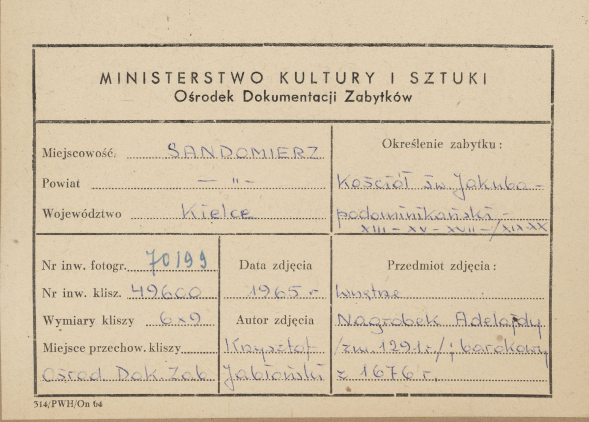  Zespół klasztorny Dominikanów - kościół, wnętrze, widok na drewniany sarkofag Adelajdy w kaplicy Męczenników - metryczka, skan 1