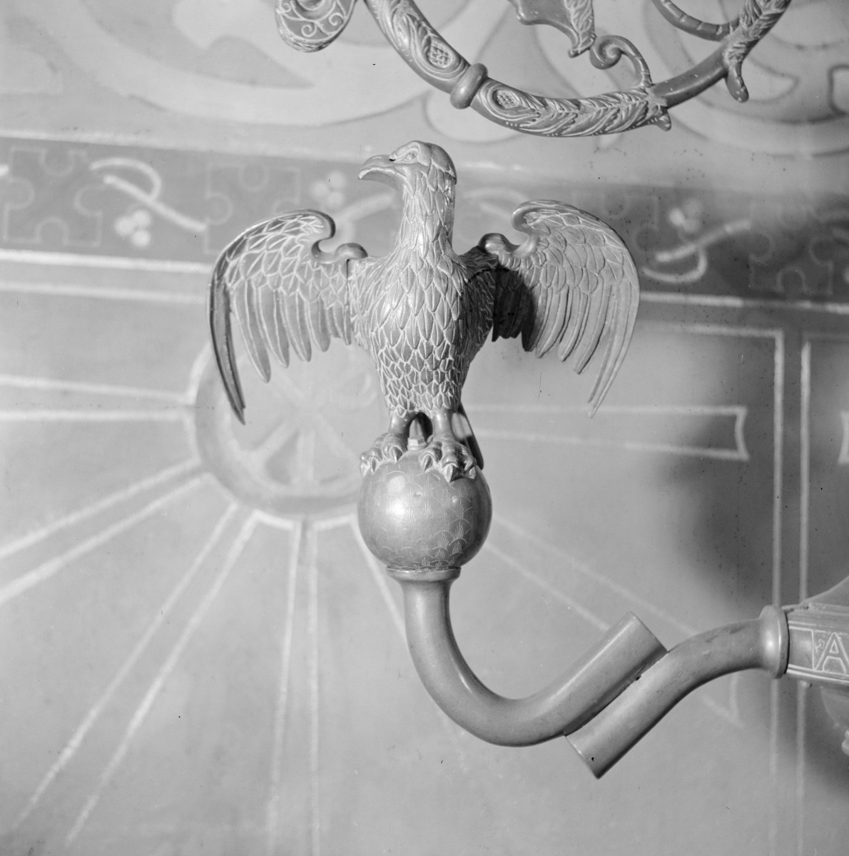 bazylika katedralna Wniebowzięcia NMP - kaplica płd. - świecznik, detal, skan 1