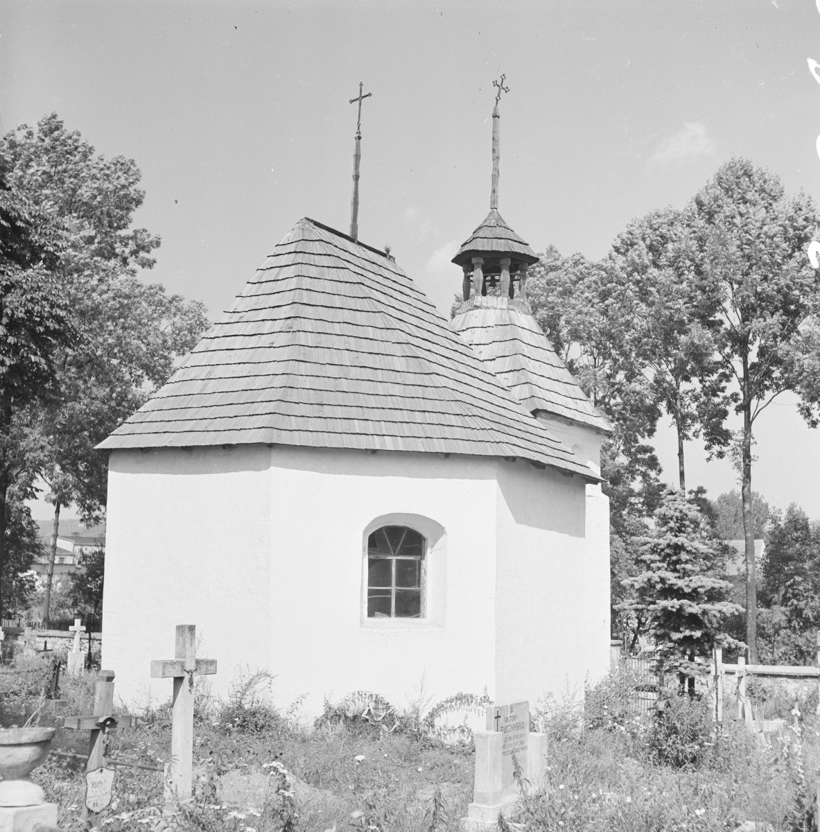 kaplica cmentarna pw. św. Wojciecha - elewacja o d prezbiterium, skan 1