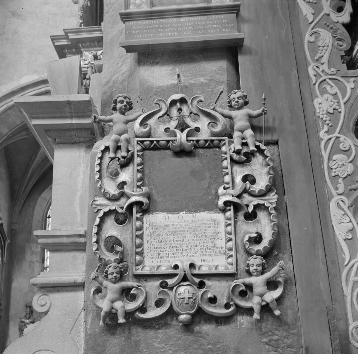 kolegiata Bożego Ciała - wnętrze, epitafium, detal, skan 1