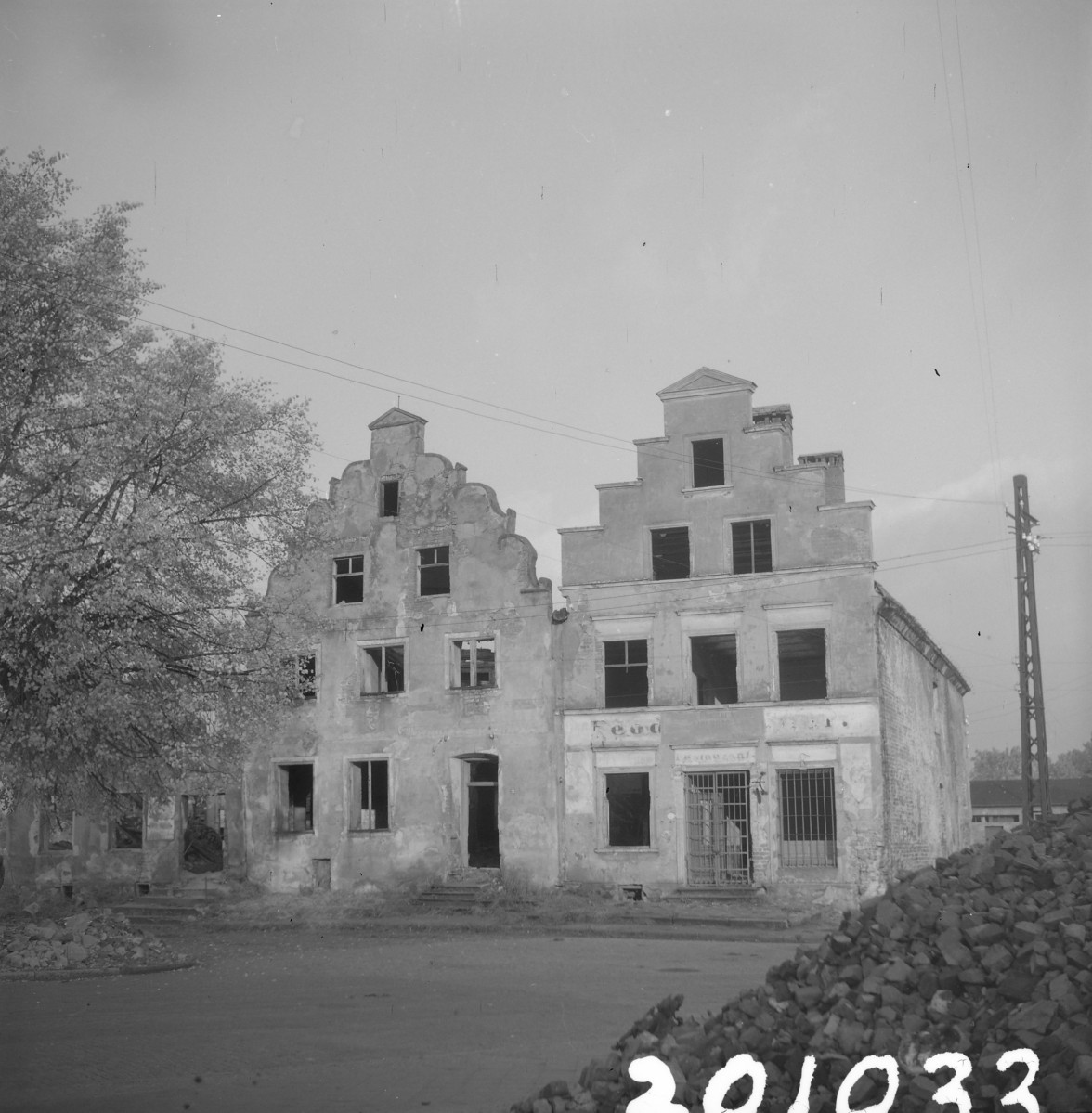 kamienice - elewacje frontowe, skan 1