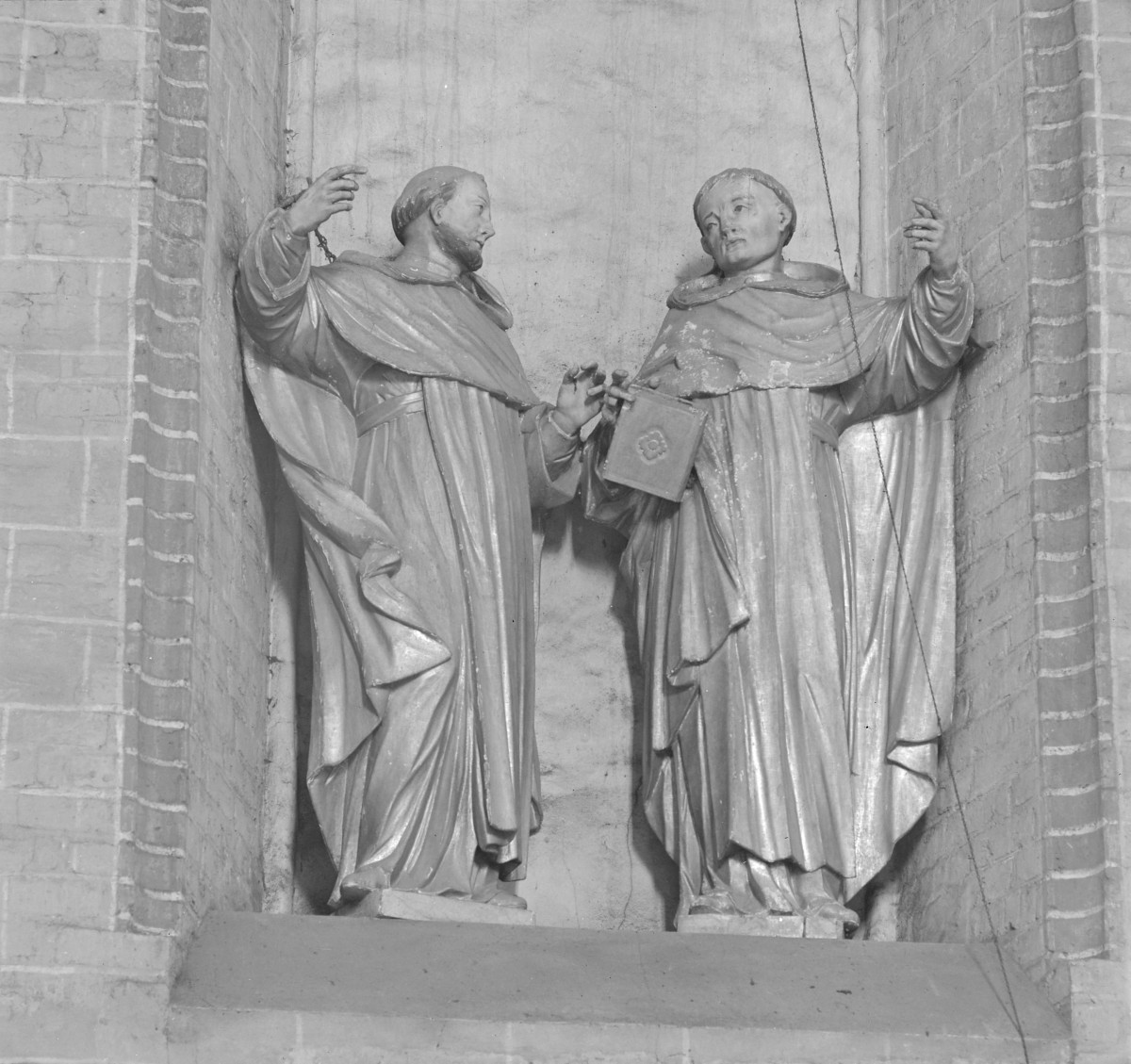 kościół pw. Wniebowzięcia Najświętszej Maryi Panny - wnętrze - rzeźby świętych, skan 1