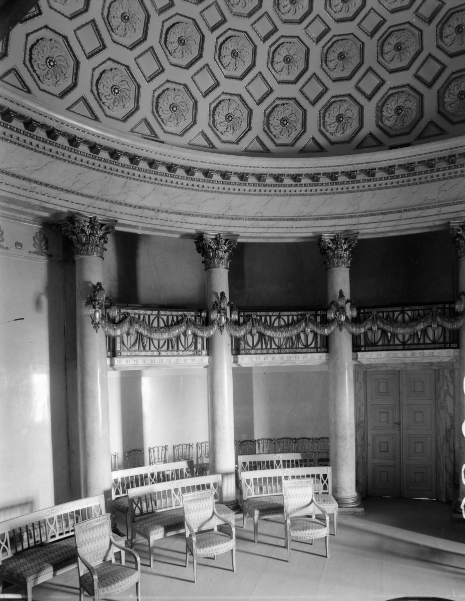 zamek magnacki Lubomirskich i Potockich - wnętrze - piętro I - Sala Teatralna - fragment, skan 1