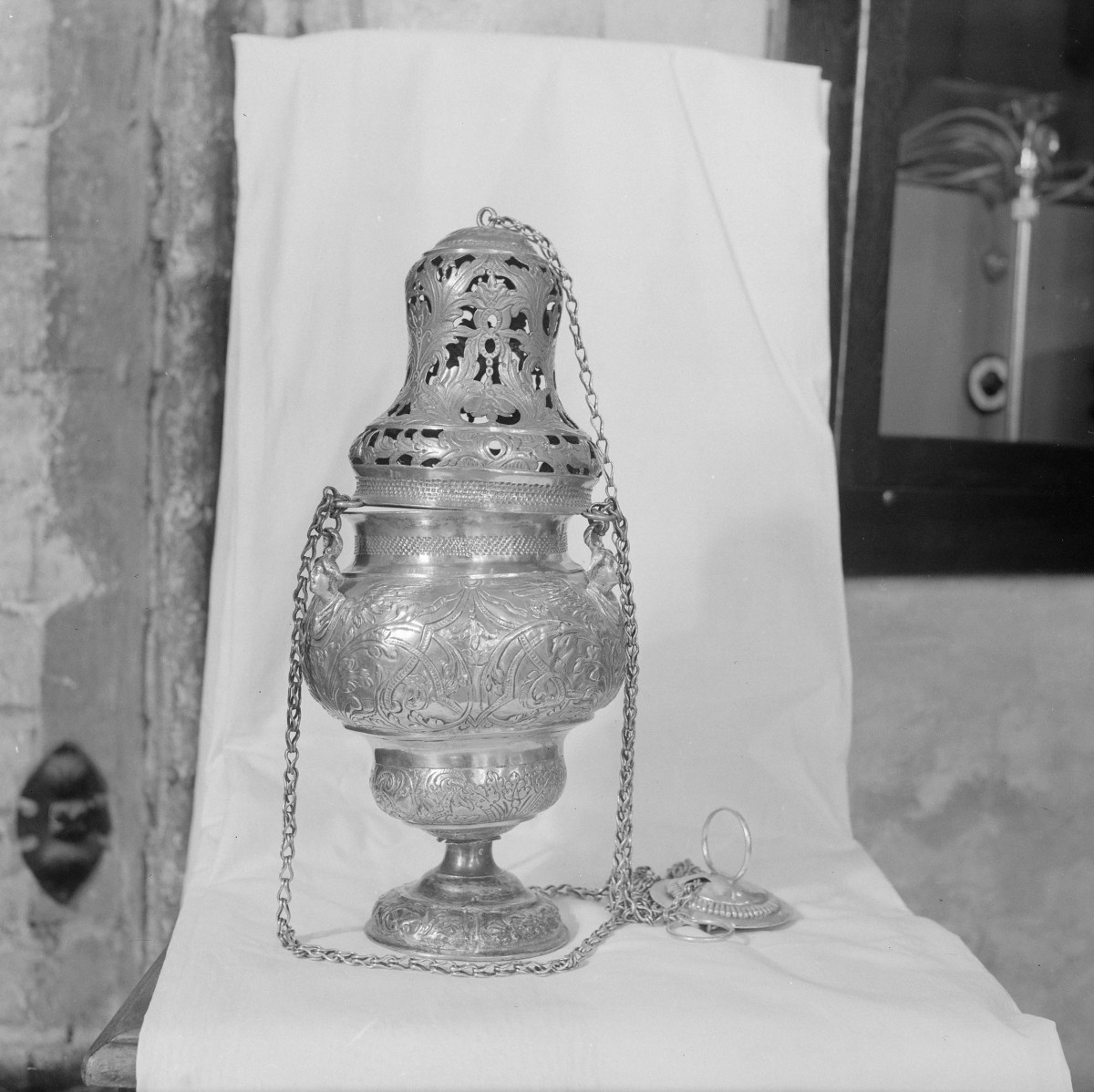 kościół pw. Wniebowzięcia Najświętszej Maryi Panny - zbiory - kadzielnica z XVII w., skan 1