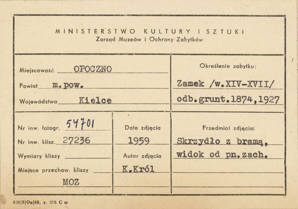 Zamek - widok od strony płd. - zach. na jedno ze skrzydeł - metryczka

 , skan 1