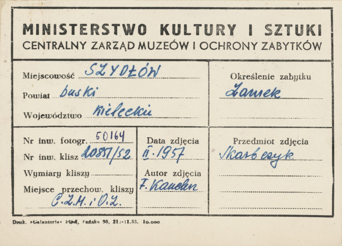 Zespół zamkowy - widok z Sali Rycerskiej na Skarbczyk - metryczka, skan 1