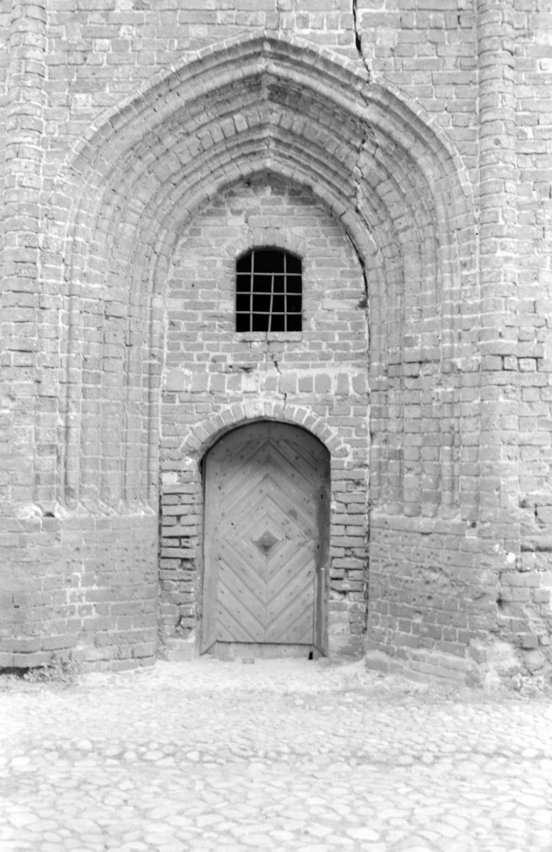 Kościół św. Hieronima - portal do wieży, skan 1