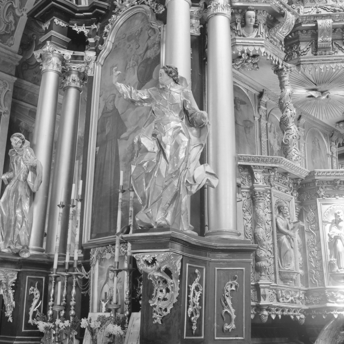 bazylika pw. Zwiastowania Najświętszej Marii Panny - wnętrze: ołtarz Św. Bernardyna, rzeźba, wykonanie A. Osiński 1760-5, skan 1