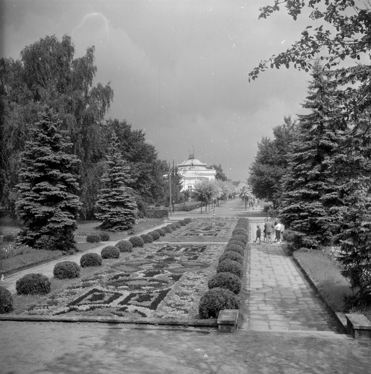 park zdrojowy - "Dywan kwiatowy", skan 1