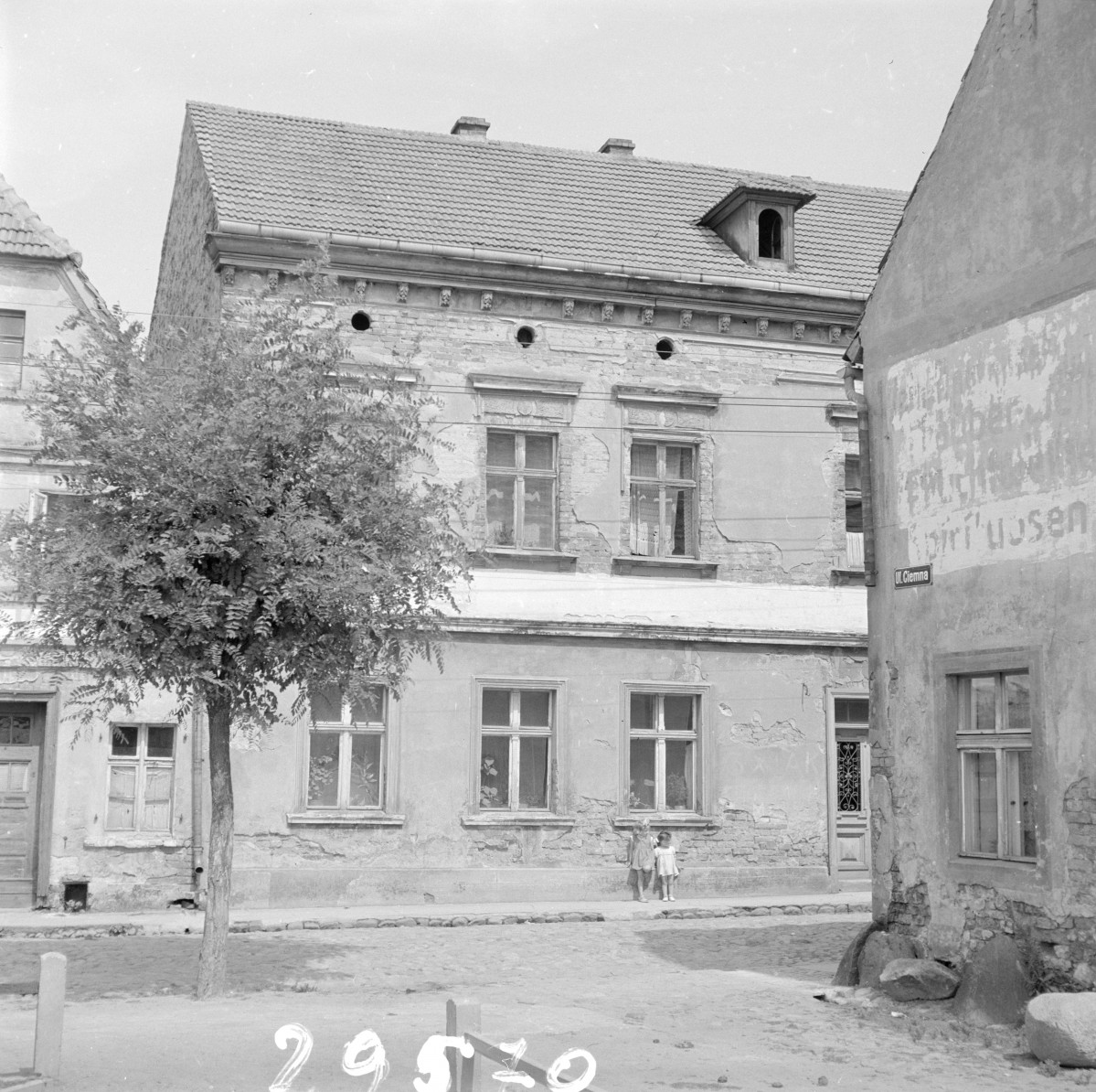 kamienica - elewacja frontowa, skan 1
