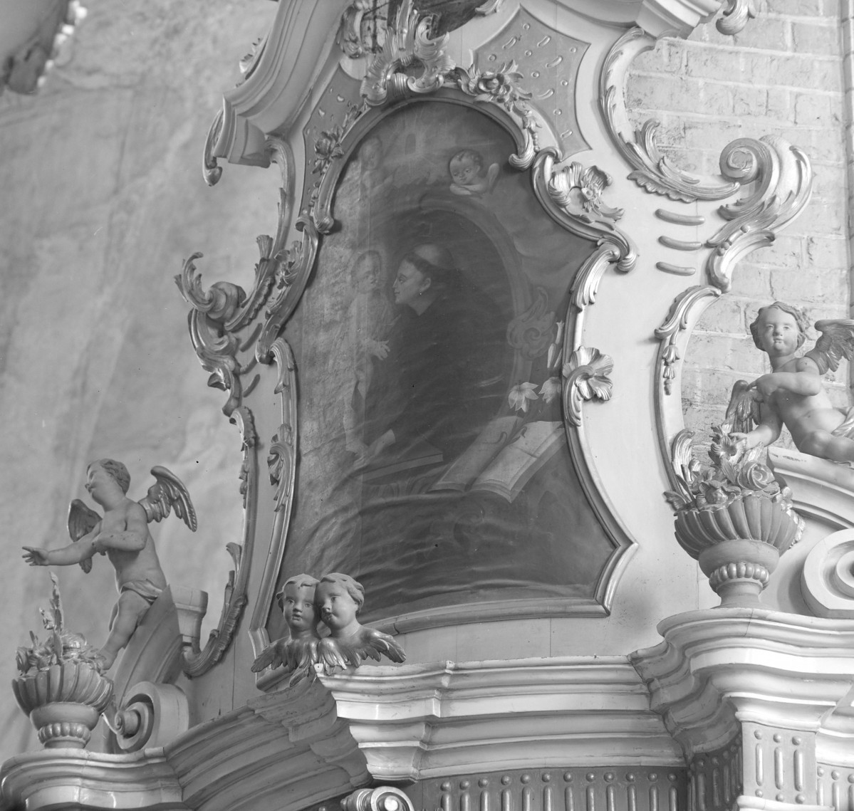 kościół pw. Wniebowzięcia Najświętszej Maryi Panny - wnętrze - nawa gółwna - ołtarz boczny św. Jana Nepomucena - zwieńczenie - obraz św. Antoniego, skan 1