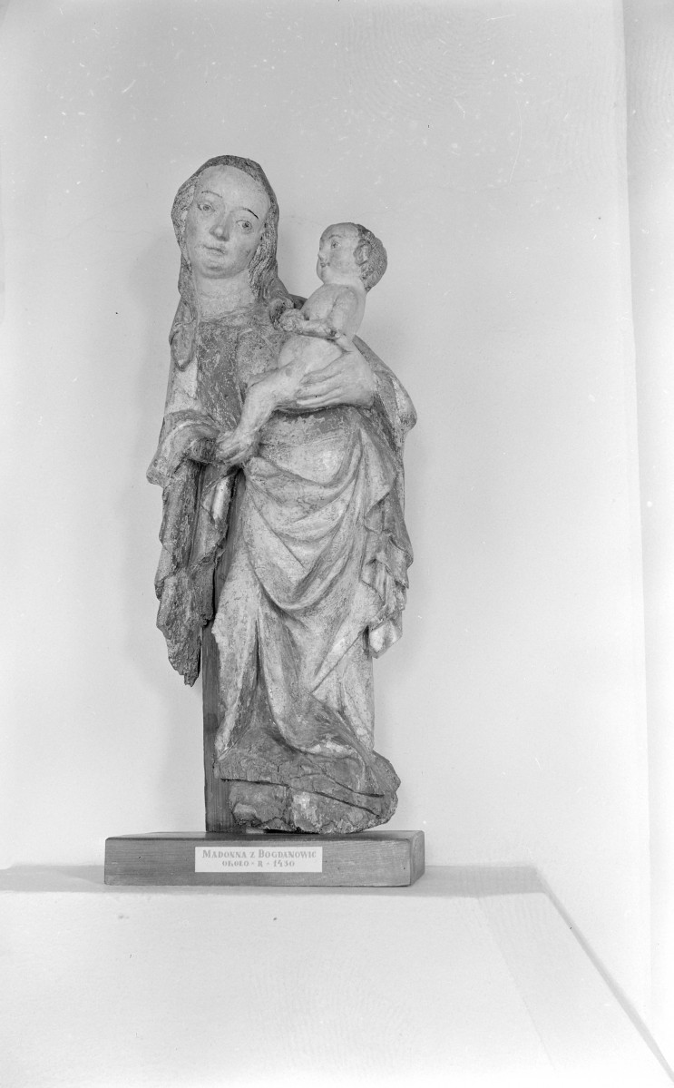 dawny kościół klasztorny dominikanek pw. Świętego Ducha, ob. muzeum - rzeźba: Madonna ok. 1430 z Bogdanowic, skan 1