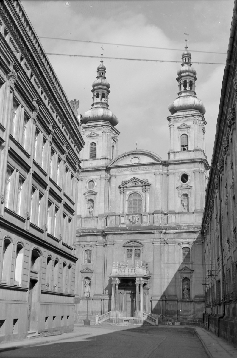 kościół, ob. filialny pw. Wniebowzięcia Najświętszej Marii Panny - widok od zachodu, skan 1